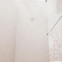 Luca Varess Suite douchebak